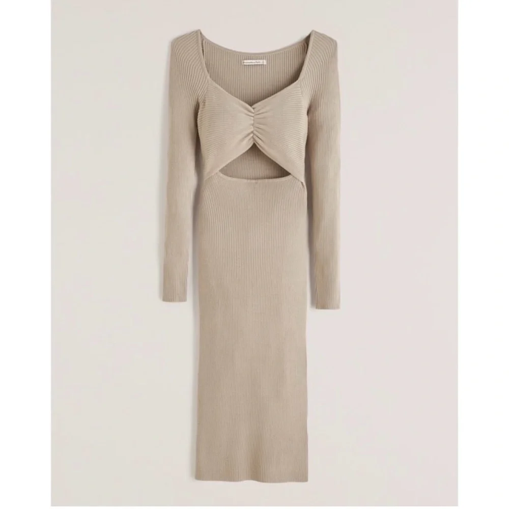 NEW Abercrombie & Fitch Cinched Front Cutout Midi
Sweater Dress - Picture 4 of 10